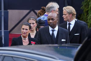 Kong Harald er brakt til sitt siste hvilested