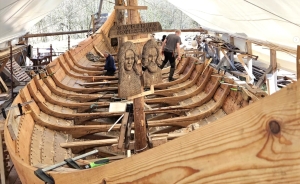 Historisk vikingskip sjøsettes på Sundvollen