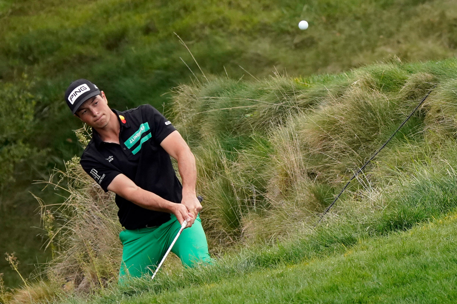 Viktor Hovland i aksjon i PGA-turneringen i Thousand Oaks i California. 