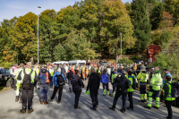 Et stort antall frivillige deltok mandag i søket etter gutten. 