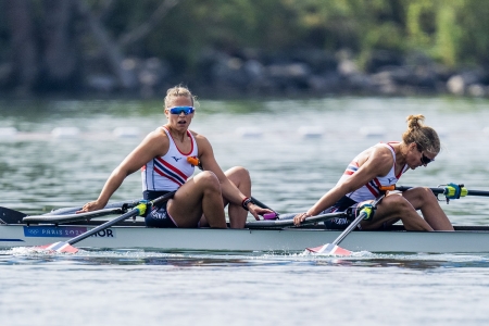 Inger Kavlie og Thea Helseth er usikre på om de satser videre på roing etter OL i Paris.