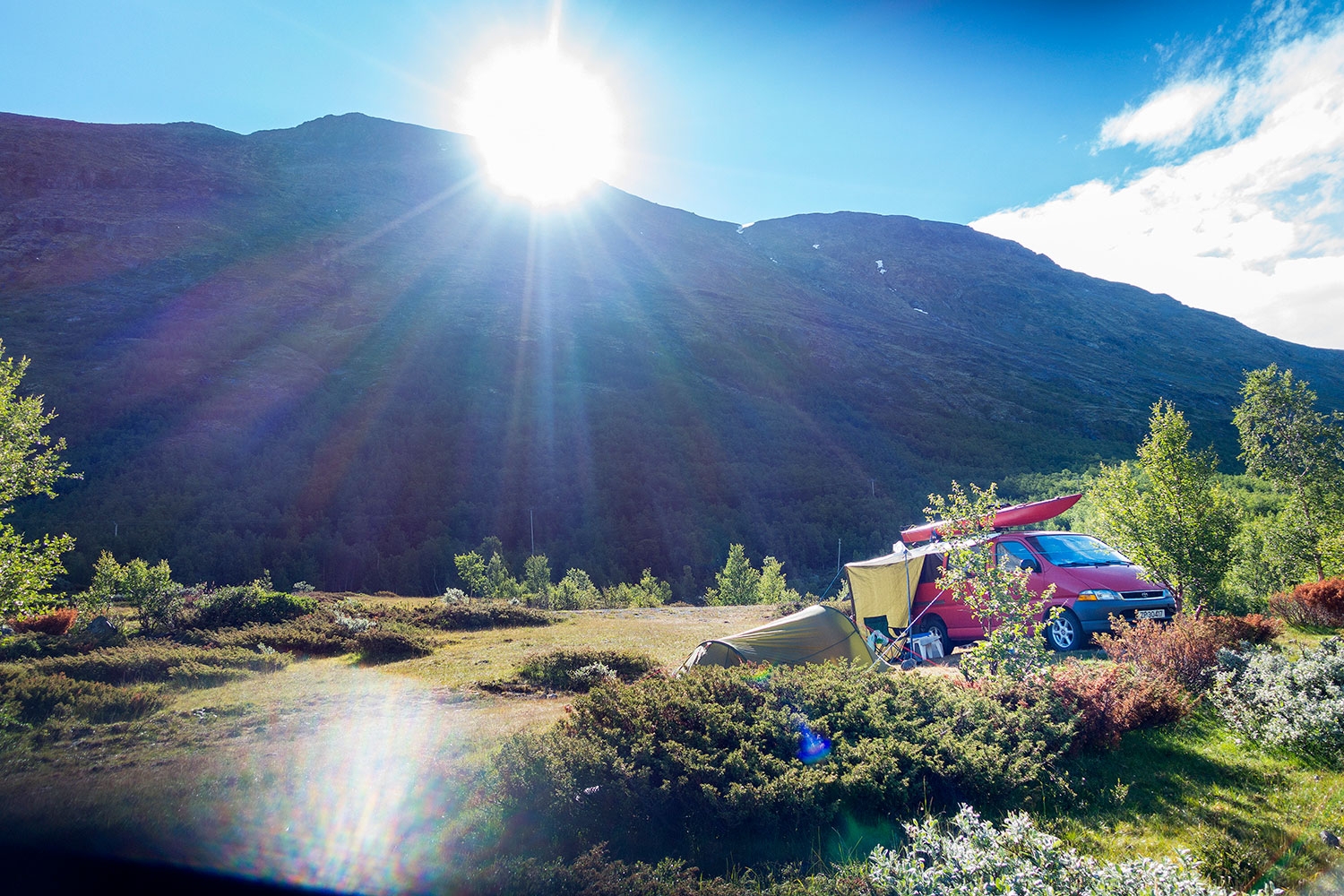 Mange må belage seg på ferie i Norge i år. Overnatting i telt i Leirdalen i Jotunheimen er et alternativ.