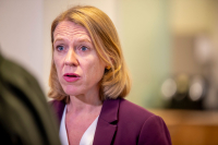 Utenriksminister Anniken Huitfeldt (Ap) får skylden for å ha spolert et mulig møte mellom en israelsk aktivist og Hamas da hun ville ta kontakt med israelske myndigheter.