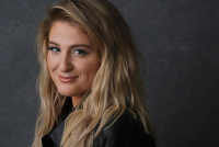 Dette er året for julealbum, og Meghan Trainor er en av mange artister som har kastet seg på trenden.