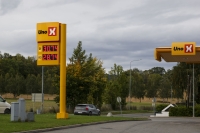 Dieselprisene var nesten oppe i 31 kroner literen fredag. Dieselprisen presses enda mer enn oljeprisen av krigene i Midtøsten og Ukraina.