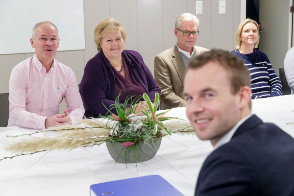 Jan Tore Sanner (H) statsminister Erna Solberg (H), Hans Andreas Limi (Frp), Sylvi Listhaug (Frp) og Kjell Ingolf Ropstad (KrF) under forhandlingsutvalgets første møte under regjeringsforhandlingene på Granavolden Gjæstgiveri på Hadeland.