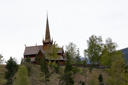 Flere besøker stavkirkene