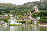 Et av jordrasen gikk gjennom byggefeltet Åsetbakkane ved Vassenden, noe som førte til skader på både hus og infrastruktur.