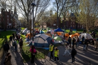 Studenter satte opp telt på Harvard-universitetet i april i fjor, der de demonstrerte mot Gaza-krigen.