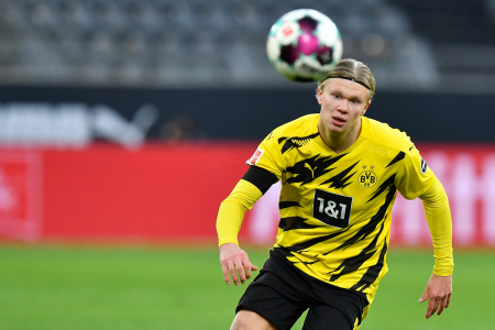 Erling Braut Haaland i aksjon for Borussia Dortmund. Han har vært skadd den tiden, men er spilleklar på nyåret.