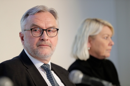 PST-sjef Hans Sverre Sjøvold og justisminister Monica Mæland under presentasjonen av PSTs trusselvurdering 2020.