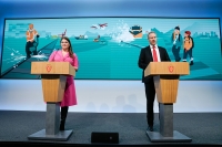 Fiskeri- og havminister Cecilie Myrseth og samferdselsminister Jon-Ivar Nygård la fram stortingsmeldingen om Nasjonal transportplan fredag.