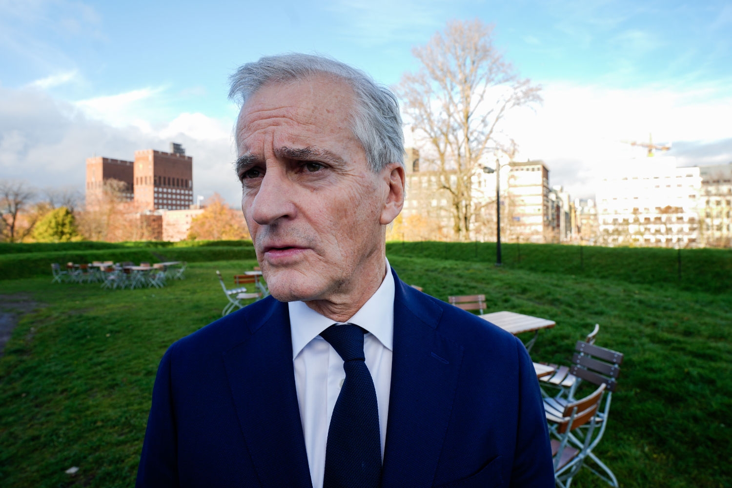 Arbeiderpartiet får 23,9 prosent oppslutning på partibarometeret for november, 4,1 prosentpoeng lavere enn valgresultatet for to måneder siden.