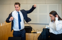 Forsvarerne Marius Oscar Dietrichson og Camila Alexandra Aas for den 29 år gamle mannen som er tiltalt for å ha skutt Jonas Aarseth Henriksen i august 2023.